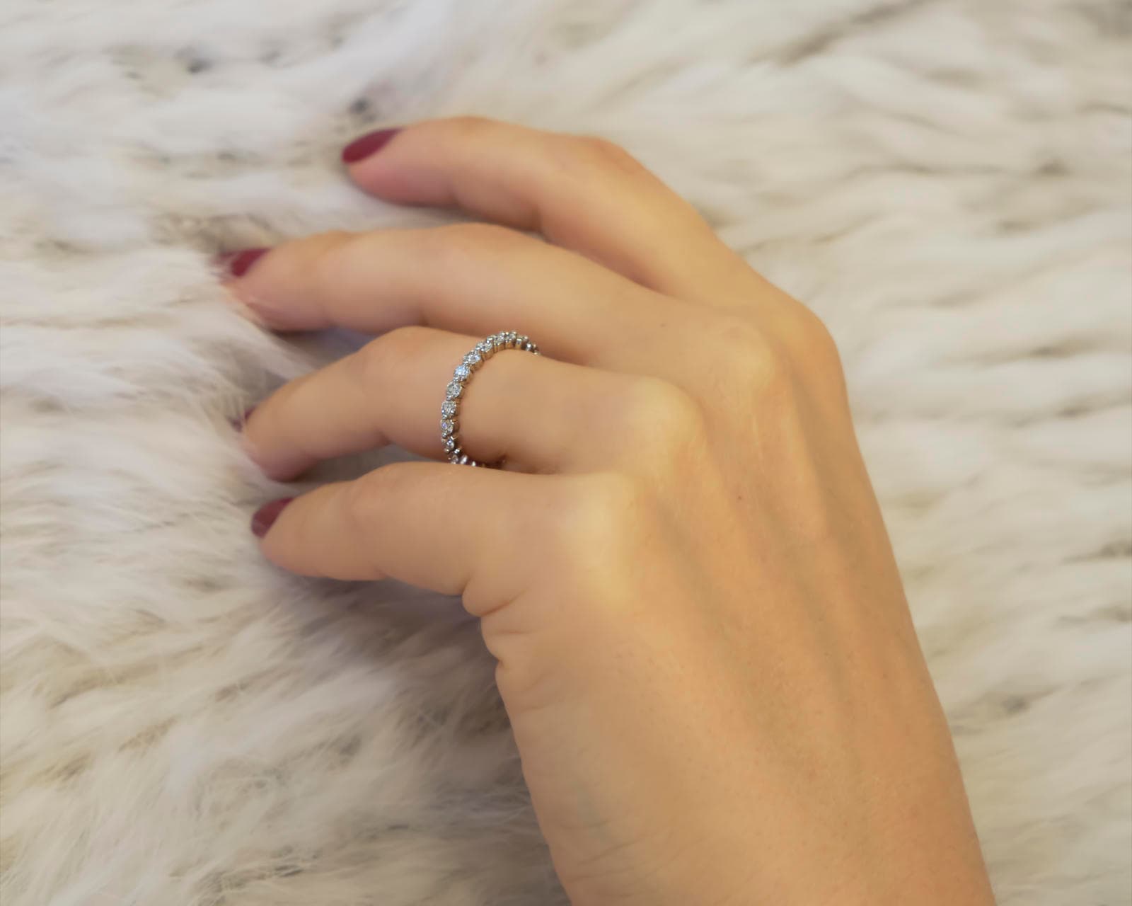 Round Single Shared Prong Eternity Band