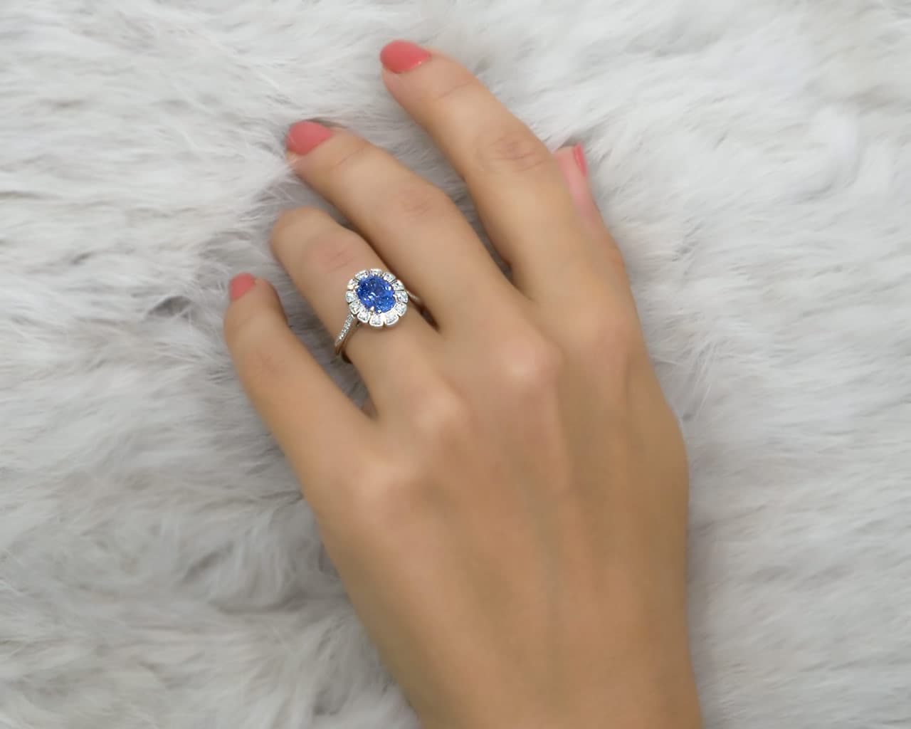 Vintage Petal Halo Solitaire