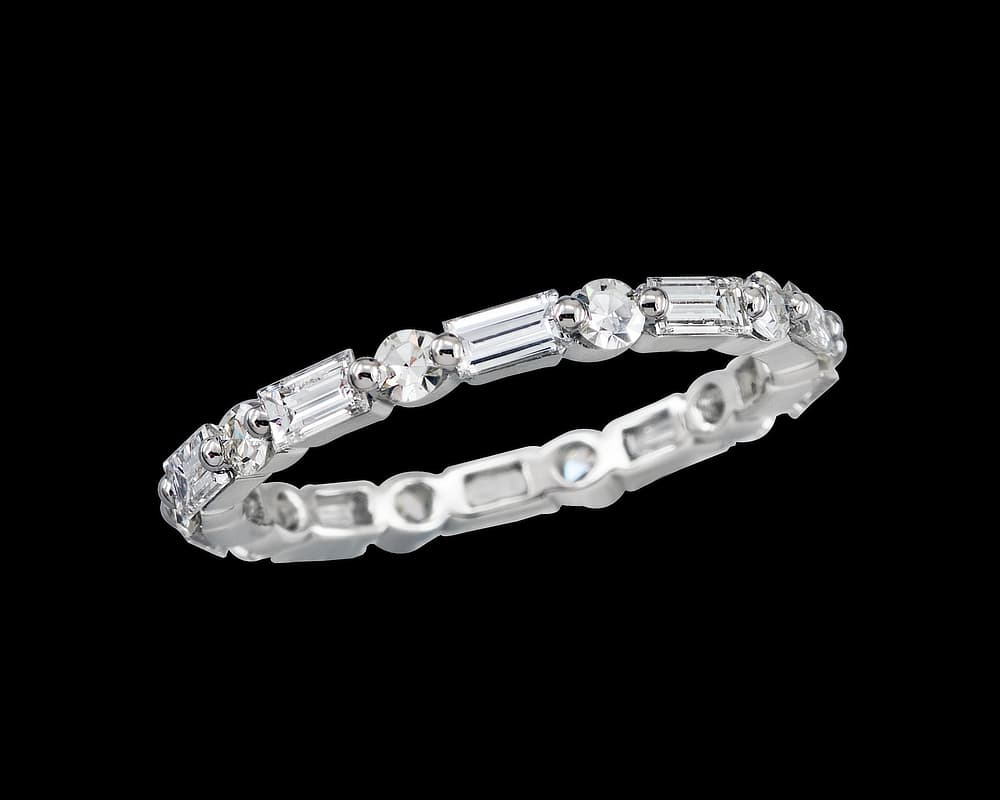 Baguette and Round Shared Prong Band