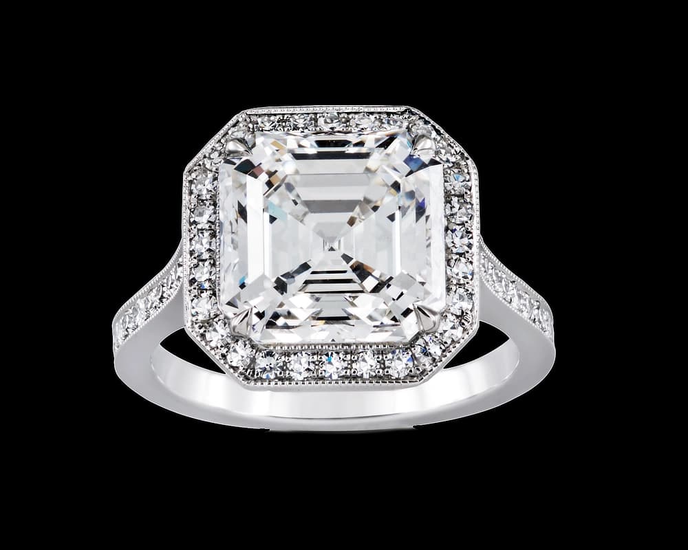 The Monique Halo Solitaire