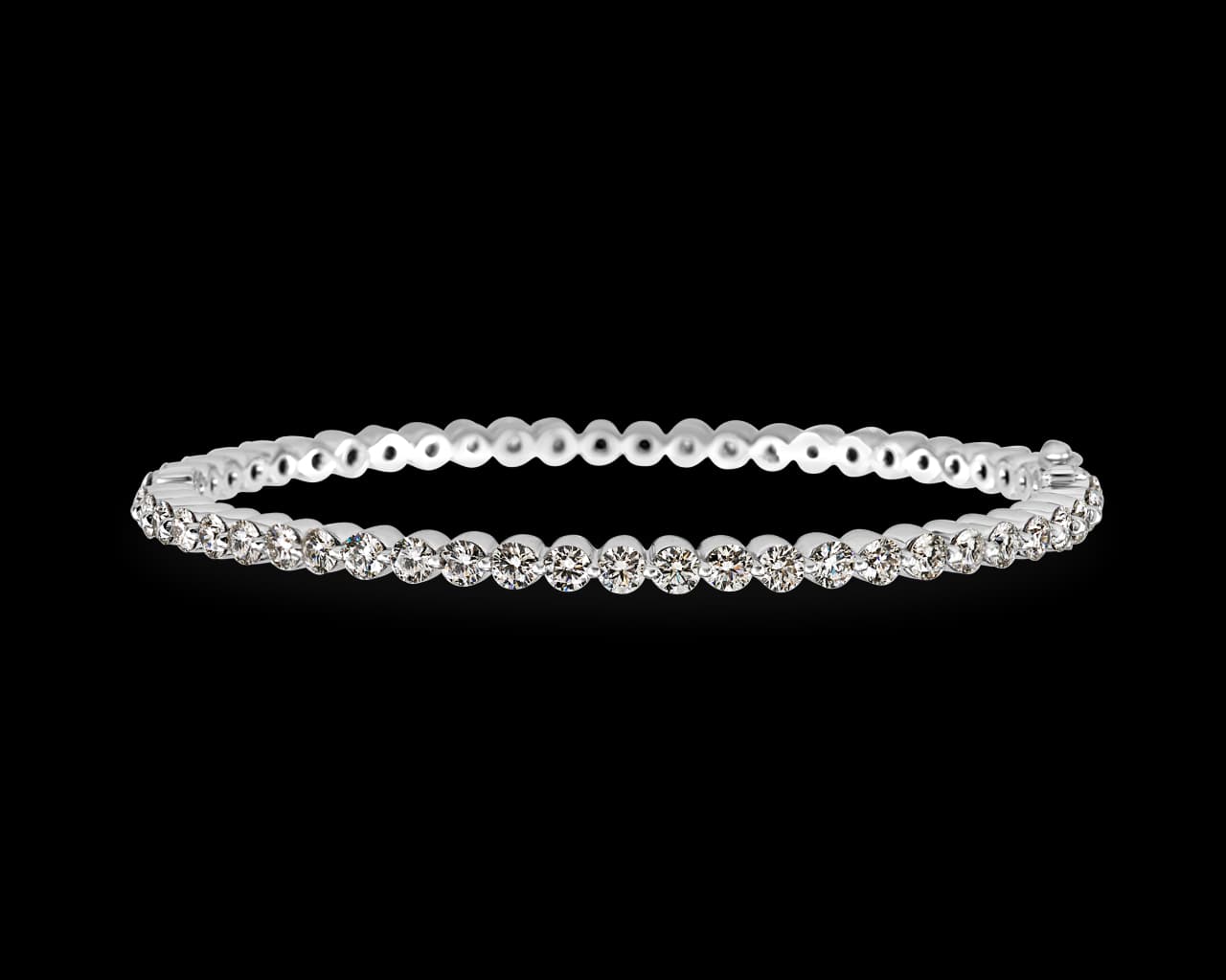 Round Diamond Shared Prong Bangle