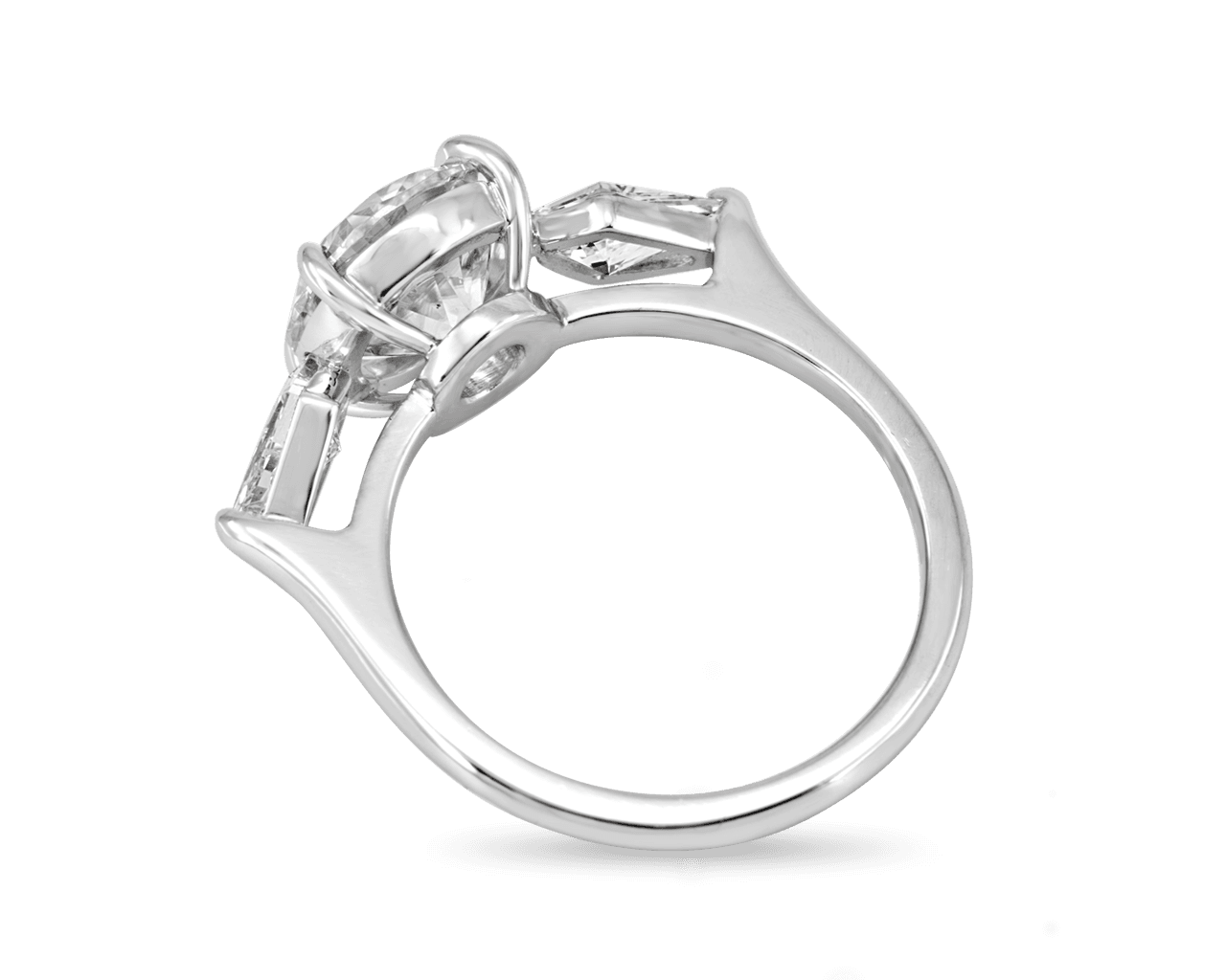 Round and Kite Shape Three Stone Ring