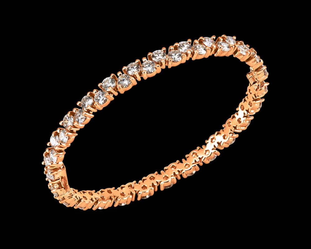 Round Three Prong Alaternating Diamond Bangle