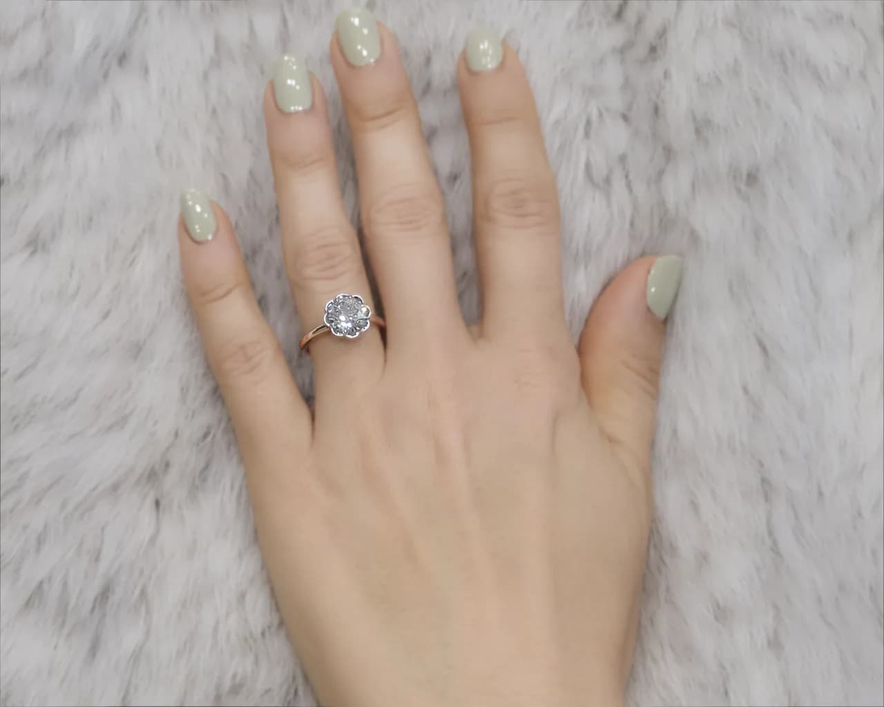 Vintage Floral Round Solitaire