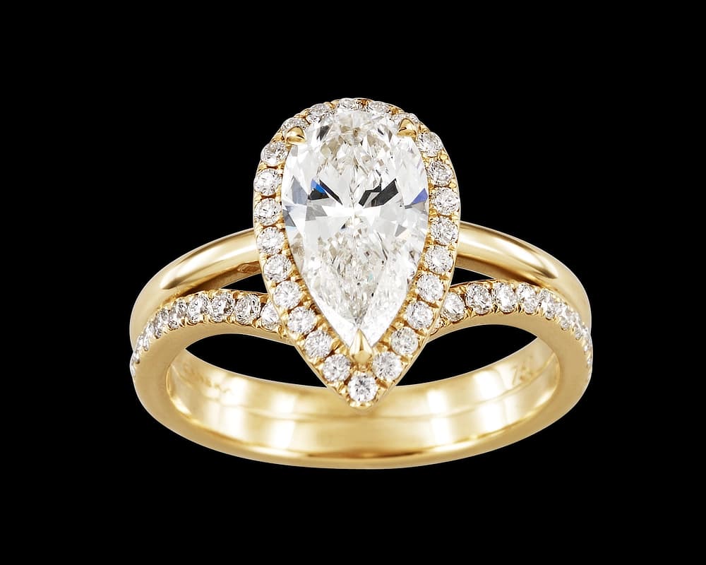 Chevron Split Band Halo Solitaire