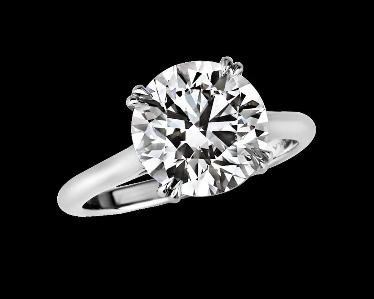Cathedral Band Solitaire with Scalloped Basket