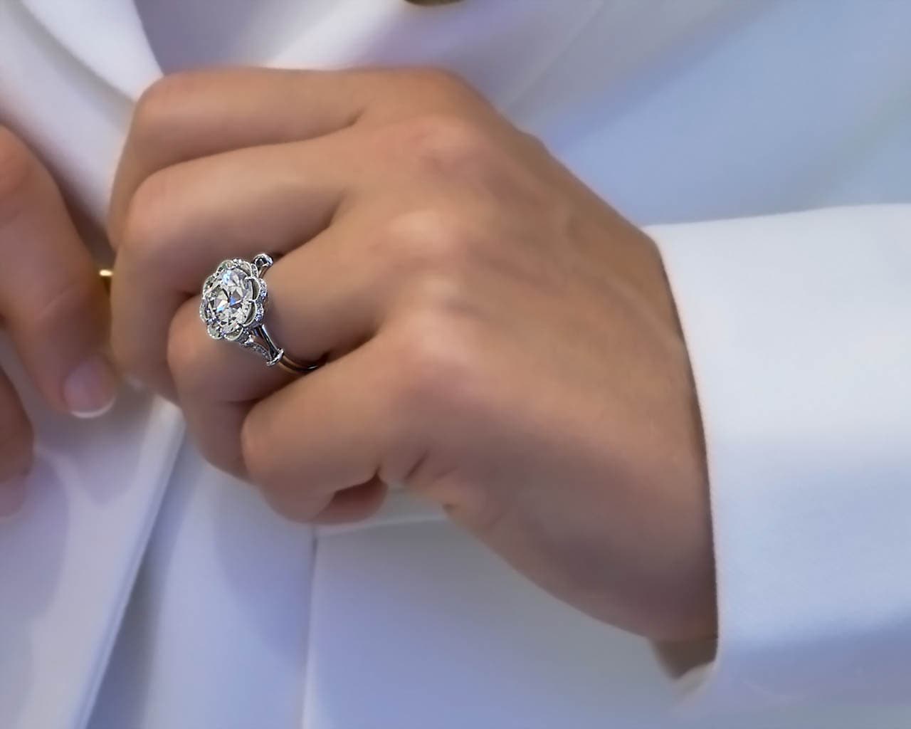 OEC Vintage Petal Motif Solitaire